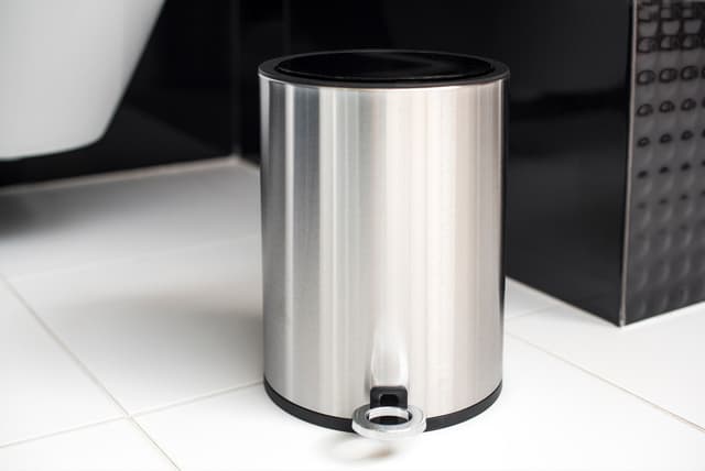 KOSZ NA ŚMIECI 3L - AWD Interior