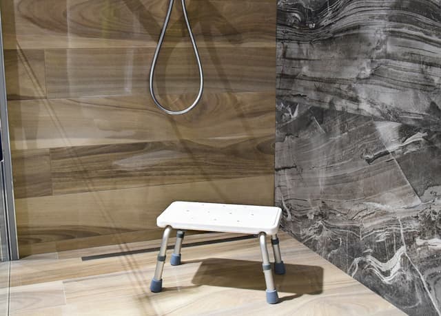 STOPIEŃ ŁAZIENKOWY - AWD Interior