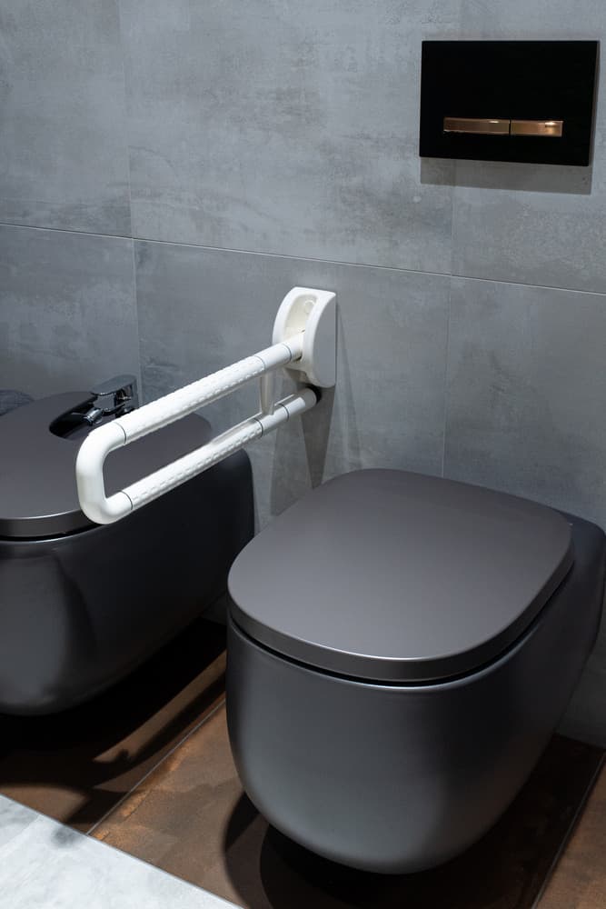 UCHWYT ŁAZIENKOWY UCHYLNY - AWD Interior