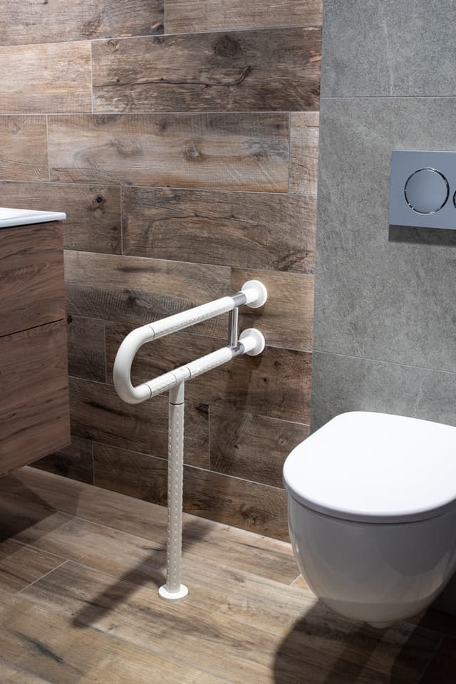 UCHWYT ŁAZIENKOWY Z PODPÓRKĄ - AWD Interior