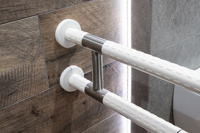 UCHWYT ŁAZIENKOWY Z PODPÓRKĄ - AWD Interior