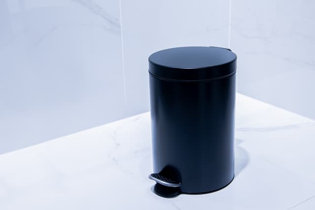 KOSZ NA ŚMIECI 3L - AWD Interior