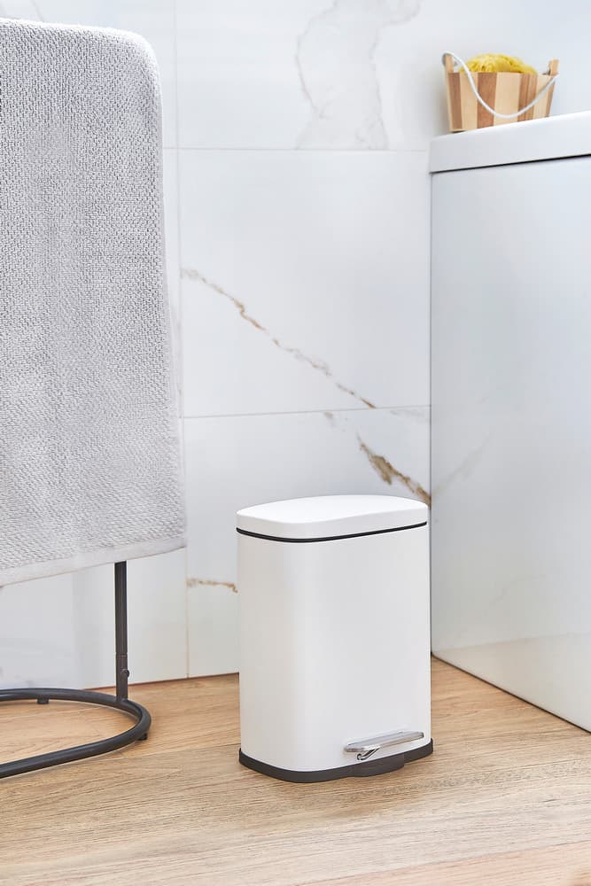 KOSZ NA ŚMIECI 3L - AWD Interior