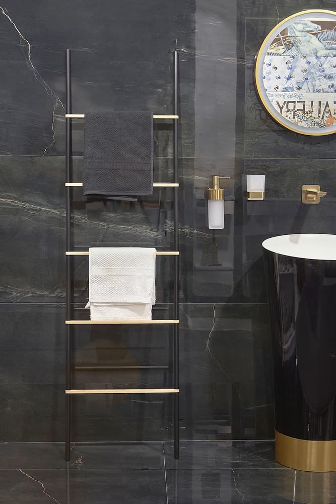 Wieszak łazienkowy drabinka AWD Interior czarna bambus 1904