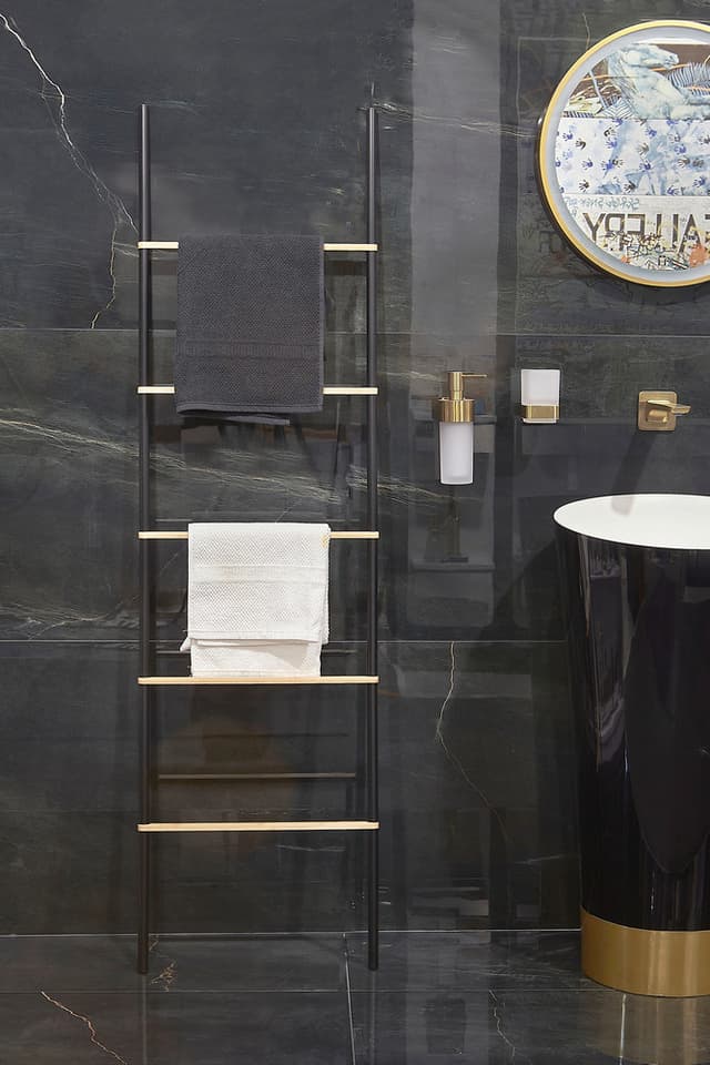 Wieszak łazienkowy drabinka AWD Interior czarna bambus 1904