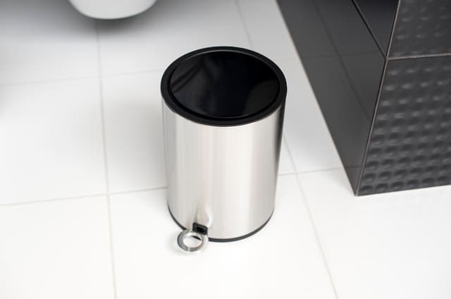 KOSZ NA ŚMIECI 3L - AWD Interior