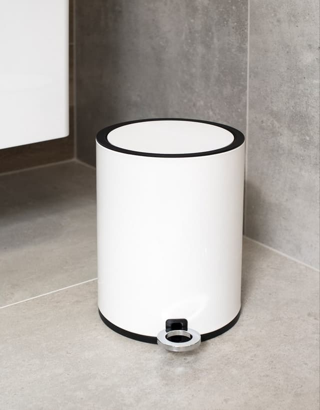 KOSZ NA ŚMIECI 3L - AWD Interior