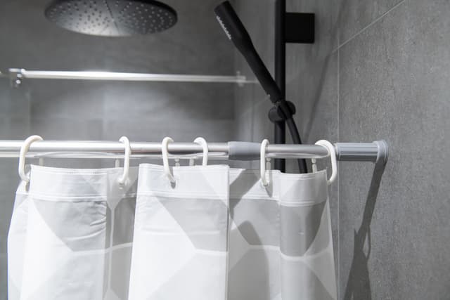 DRĄŻEK PRYSZNICOWY CHROMOWANY 70-120 - AWD Interior