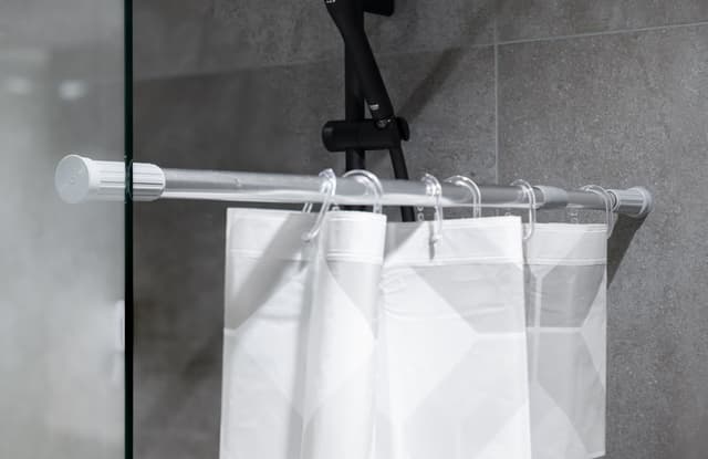 DRĄŻEK PRYSZNICOWY CHROMOWANY 70-120 - AWD Interior