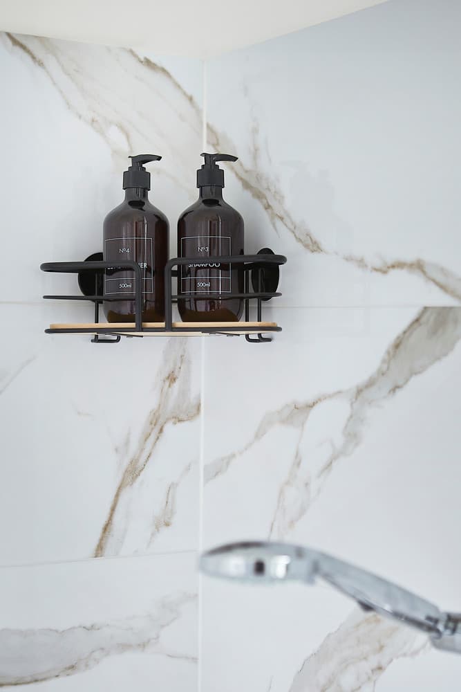 Półka łazienkowa AWD INTERIOR 1936 czarna bambus samoprzylepna narożna