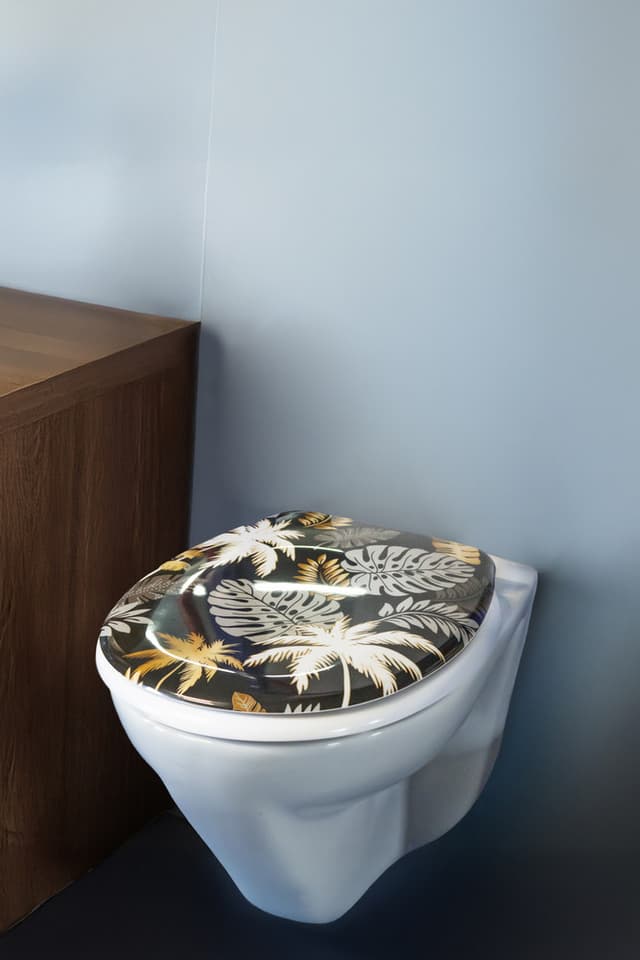 Deska sedesowa wolnoopadająca AWD INTERIOR 1998 Palmera duroplast czarna w palmy