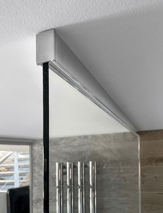 ARCHITEX zestaw do mocowania szkła podłoga-ściana-sufit z listwą spadkową, 1615x2600mm, lewy, polerowany aluminium