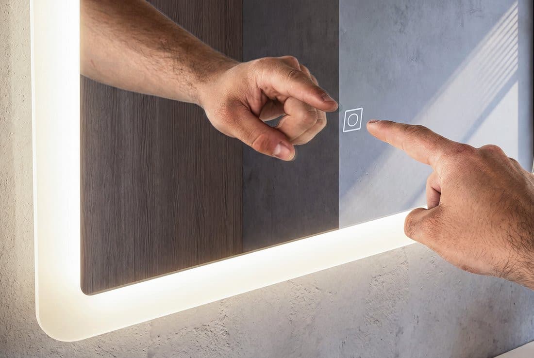 FAGO lustro z oświetleniem LED 50x70cm, czujnik dotykowy, ściemnialne