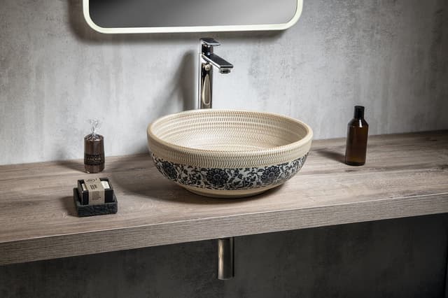 PRIORI umywalka ceramiczna nablatowa Ø 41 cm beżowa z niebieskim wzorem