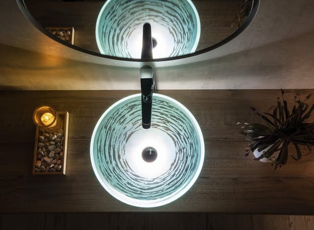 RIPPLE szklana umywalka nablatowa Ø 42 cm przezroczysta tekstura